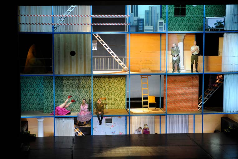 Drei Schwestern. De Veenfabriek/Schauspielhaus Bochum, 2011. Regie: Paul Koek. Ontwerp: Theun Mosk