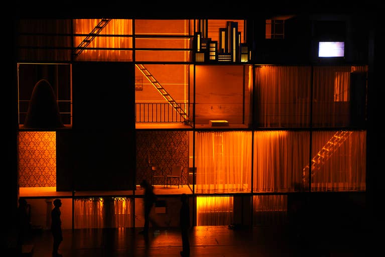 Drei Schwestern. De Veenfabriek/Schauspielhaus Bochum, 2011. Regie: Paul Koek. Ontwerp: Theun Mosk